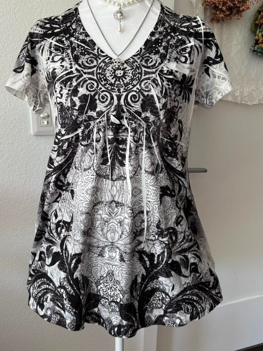 Y2K Unity Black and Gray Short Sleeve Top